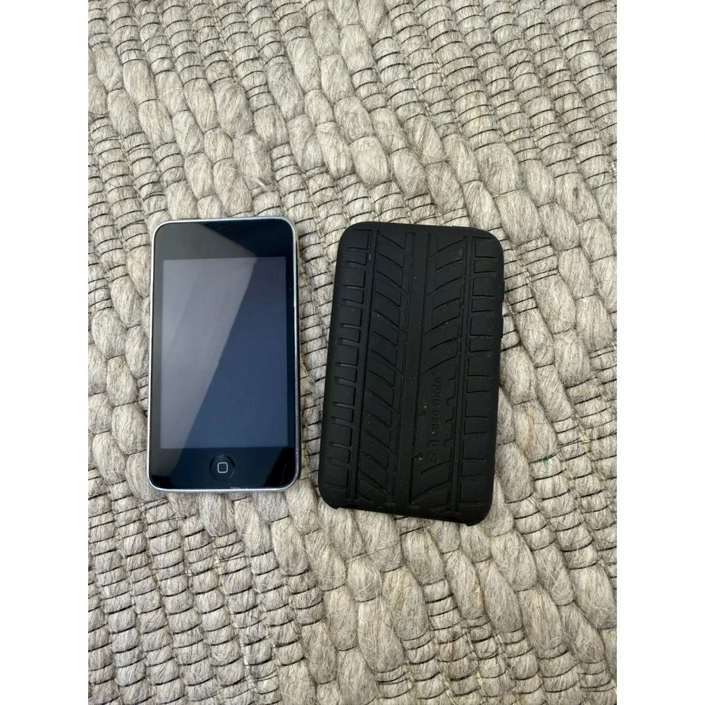 Apple iPod Touch 2nd Gen 8GB Silver A1288 Black Case-Mate Tire Tread Cover Parts